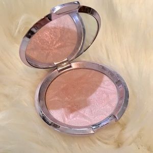 Becca Prismatic Amethyst Highlighter